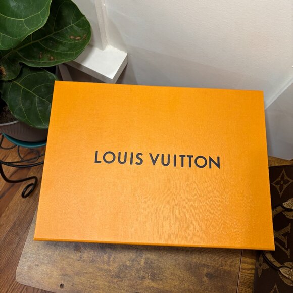 Louis Vuitton On The Go Crossbody Logo Purse Brown Leather with Coin Purse - Picture 10 of 10